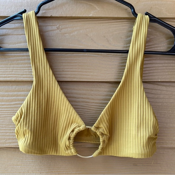 Vitamin A Skylar Ribbed O-Ring Bikini Top In Avocado Ecorib Size XS - Picture 2 of 4
